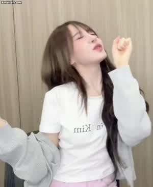 [아이브] 노래 하는척 하는 리즈..gif