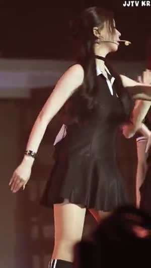 볼륨감 느껴지는 블랙 나시 원피스 트리플에스 김채연.mp4