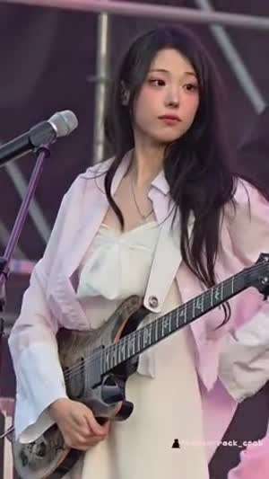QWER 히나