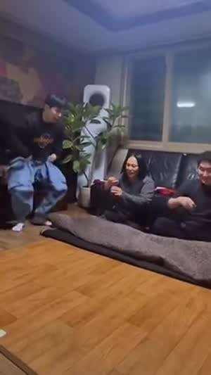 용돈 싹쓸이 해가시는 아버지...mp4