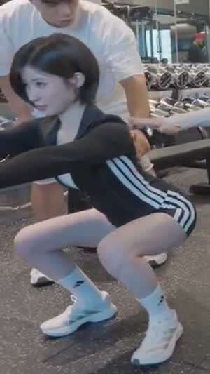 운동하는 베이비몬스터 아사 아디다스 블랙 숏레깅스 Y존 레전드.mp4