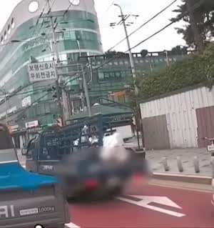 계속 빵빵 거리는 택시에 한마디하는 트럭기사.mp4
