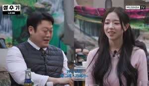 거의 김채연 어깨까지 올라가는 이선민 손목 시계