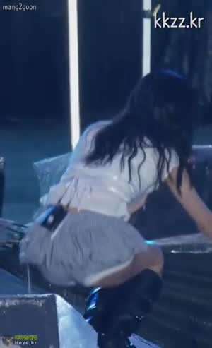 비 맞는 장예은