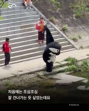 인형탈 알바 결국 사고 치는구나