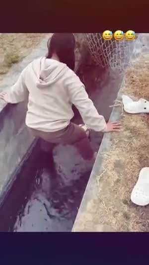 개울에서 간신히 건진 공