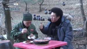 윤택이 감탄하면서 먹는 김치찌개
