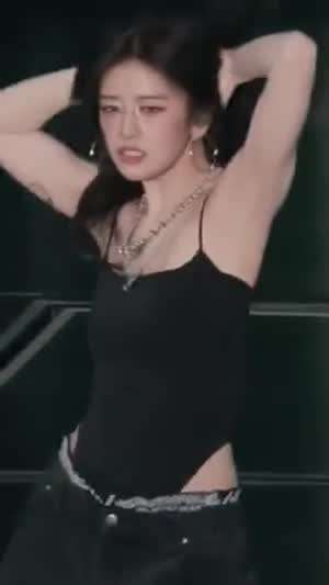 아이브 안유진 블랙 끈나시 하이레그.mp4