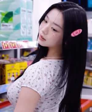 포즈 잡은 트리플에스 김채연 측면샷