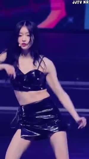에나멜 브라탑 치마 슬랜더 몸매 오마이걸 유아