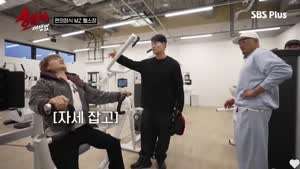 앉은 키가 큰 대성