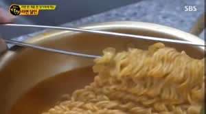 라면 1봉 한입에 먹기 달인
