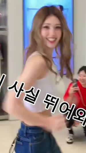 전소미 묵직한 크롭나시
