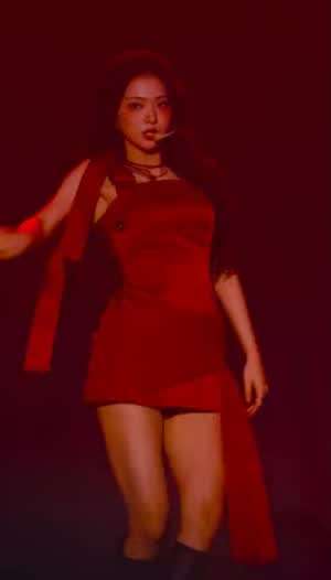 섹시한 정열의 레드 슬림 원피스 프로미스나인 이나경