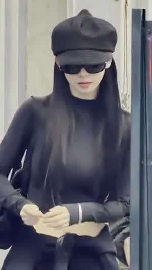 에스파 카리나 크롭 밀착티 봉긋 가슴.mp4