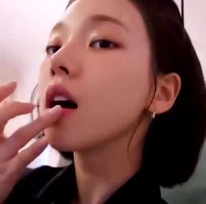 립밤바르는 에스파 카리나 쌩얼 미모.mp4