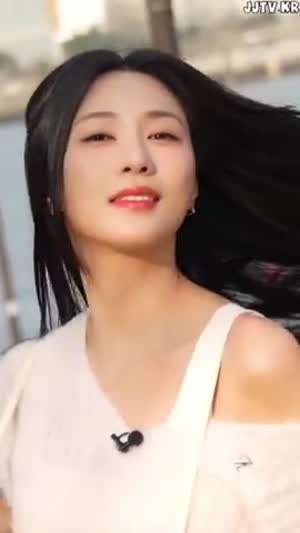 앙고리 니트 흘러내린 어깨 흰 나시 노출 에이핑크 오하영.mp4