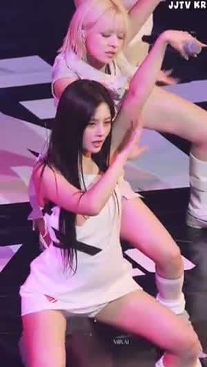화이트 민소매 원피스 겨드랑이 엔믹스 설윤.mp4