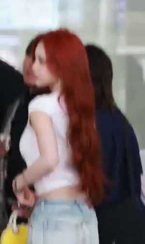 하츠투하츠 이안 볼륨감 있는 흰티 청바지 공항패션.mp4