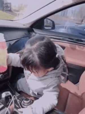 애기랑 있을땐 음료수에 꼭 뚜껑 닫아놔야하는 이유