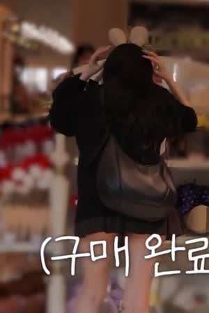 거울 보는 프로미스나인 백지헌 뒤태