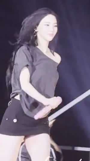 무대 위를 질주하는 에스파 카리나 바운스
