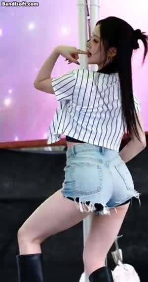 [아이칠린] 핫팬츠 의상이 매력적인 이지 ㄷㄷ