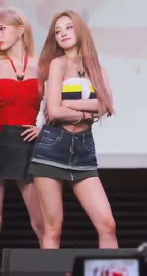 4색 줄무늬 브라탑 프로미스나인 팬사인회 이나경 청치마