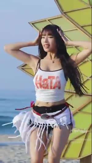 건강미 넘치는 키스오브라이프 나띠 겨드랑이