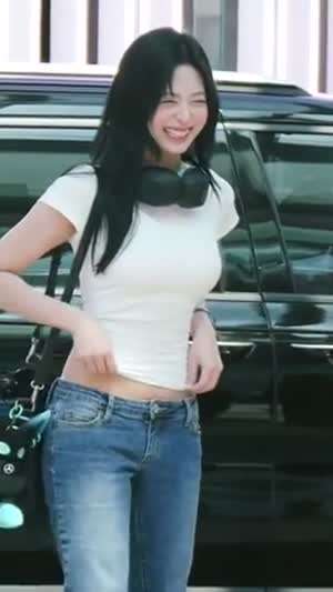 [베이비몬스터/BABYMONSTER] 아현 헤드셋+반팔티 공항 착장 미친