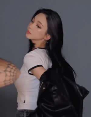묵직한 흰티 에스파 카리나 컨버스 광고 촬영 비하인드