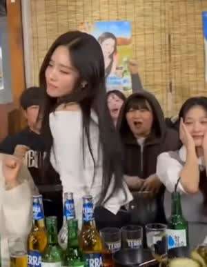 [프로미스나인/PROMIS_9] 치맛자락을 펄럭거리는 박지원
