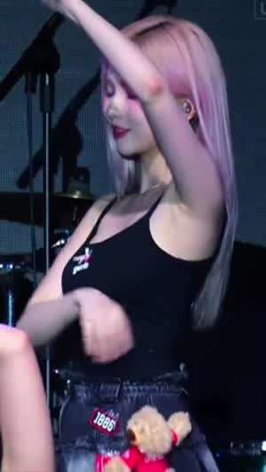[비비지/VIVIZ] 블랙 끈나시 입은 은하...춤사위
