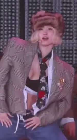 켈빈클라인 모모...숨 넘아가는 묵직한 볼륨감