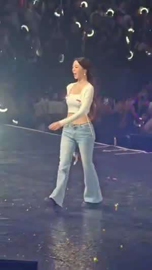 ITZY 유나 풀샷
