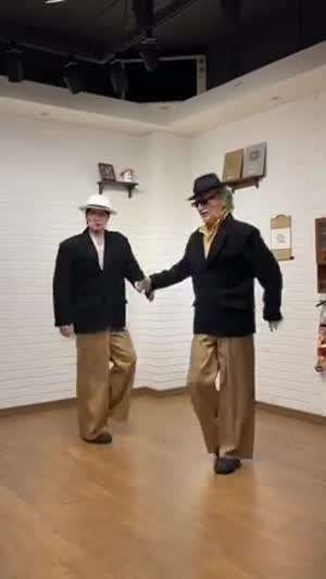 1억 조회수가 나온 벽돌할아버지 디기디기 댄스