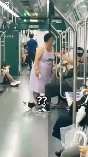 지하철 2호선 풍선껌 민폐녀 논란.mp4