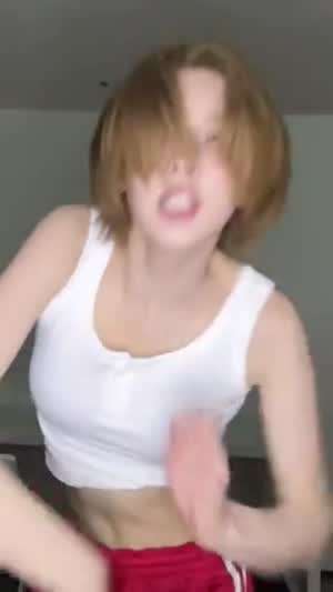[엔믹스/NMIXX] 배이...하얀 끈나시...청순 볼륨감