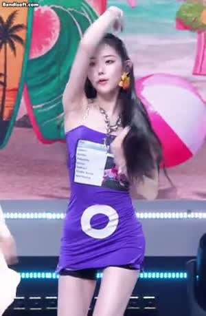 [키키] 이솔 원피스 몸매 ㄷㄷ...gif
