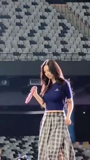 [에스파/AESPA] 무대 리허설 중인 카리나...핡~!!!