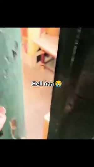 아무도없는 창고에서 느껴지는 싸늘한 눈빛.mp4