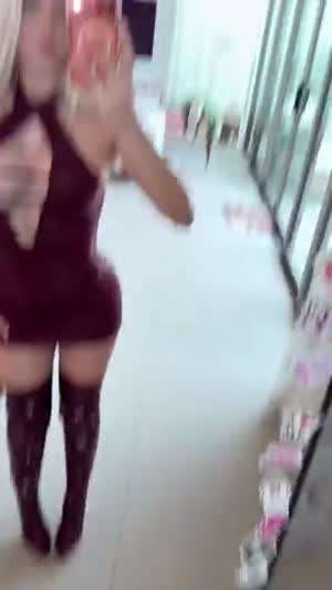 미니스커트 금발녀